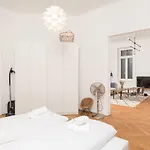 Design Loft Hohe Warte by ichbucheAT